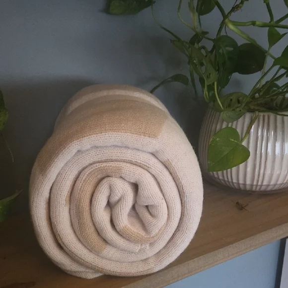 Threshold Tan and Cream Throw Blanket - Picture 2 of 5